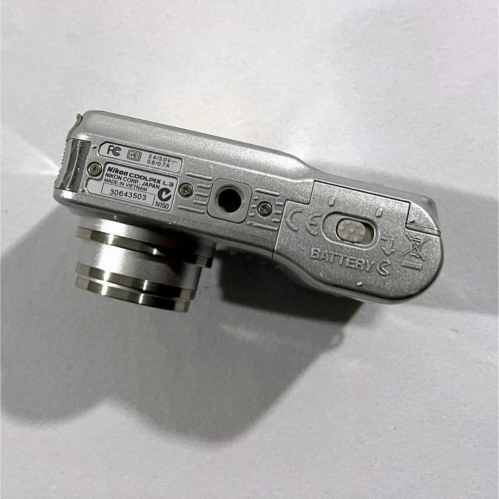 Nikon Coolpix L3 5.1MP Digital Camera 3x Optical Zoom PARTS REPAIR TURNS ON